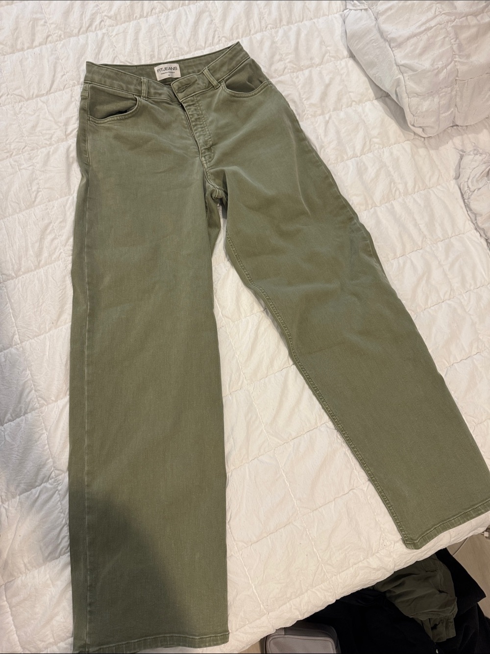 Women’s Straight-Leg Jeans in Olive Green